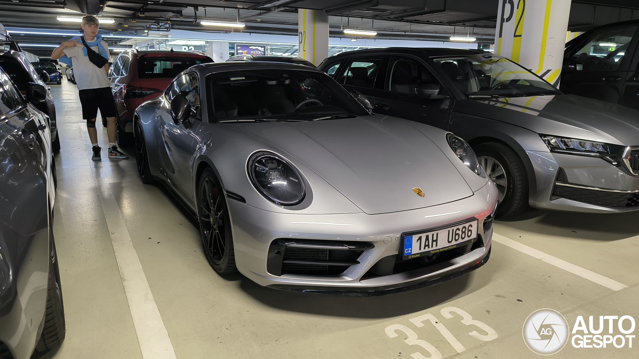 Porsche 992 Carrera 4 GTS