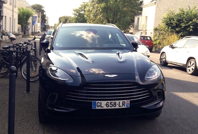 Aston Martin DBX