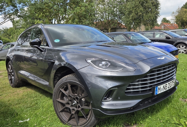 Aston Martin DBX
