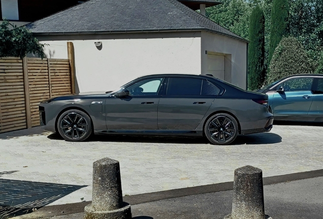 BMW M760e xDrive
