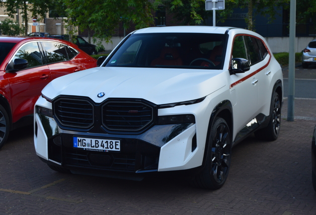 BMW XM G09 Label Red