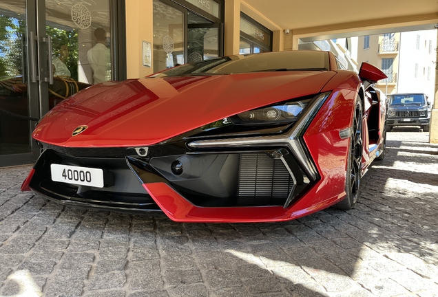 Lamborghini Revuelto