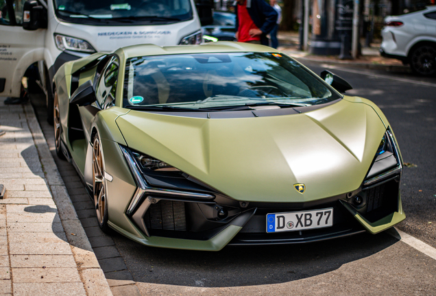 Lamborghini Revuelto