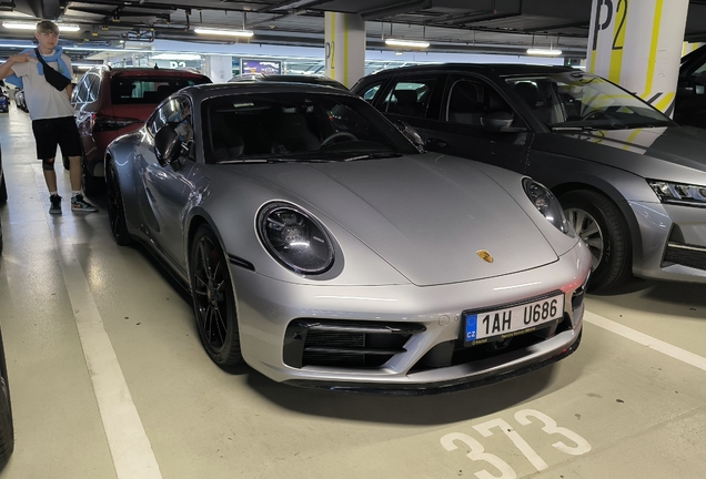 Porsche 992 Carrera 4 GTS