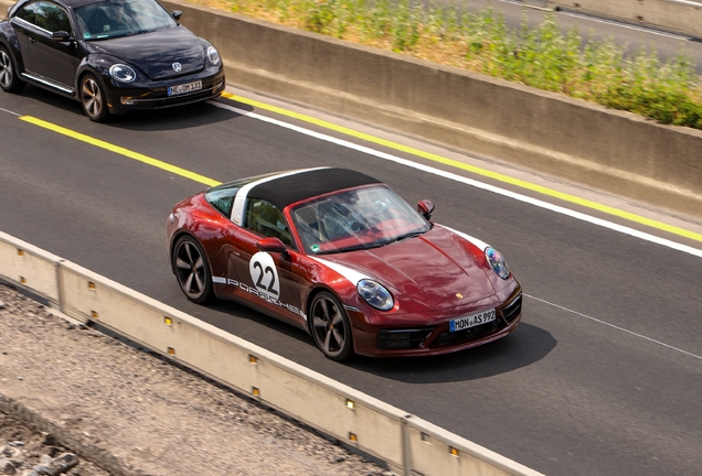 Porsche 992 Targa 4S Heritage Design Edition