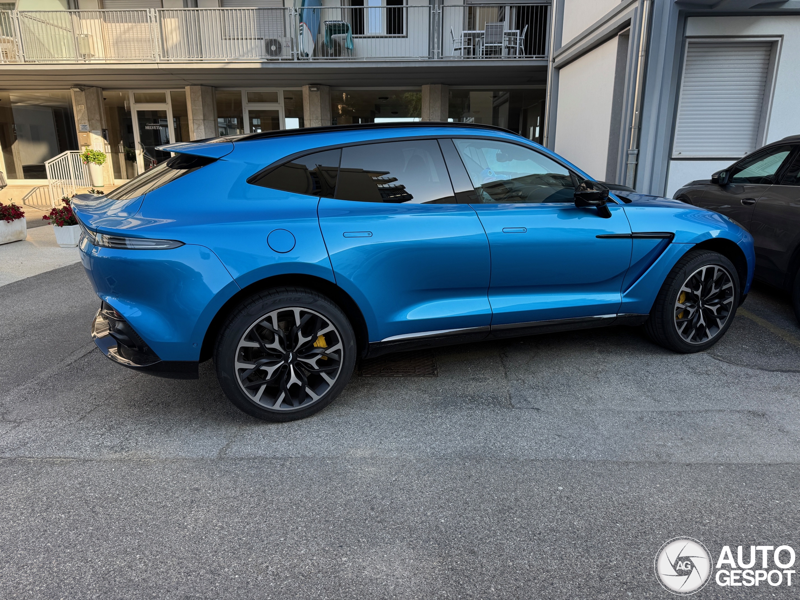 Aston Martin DBX