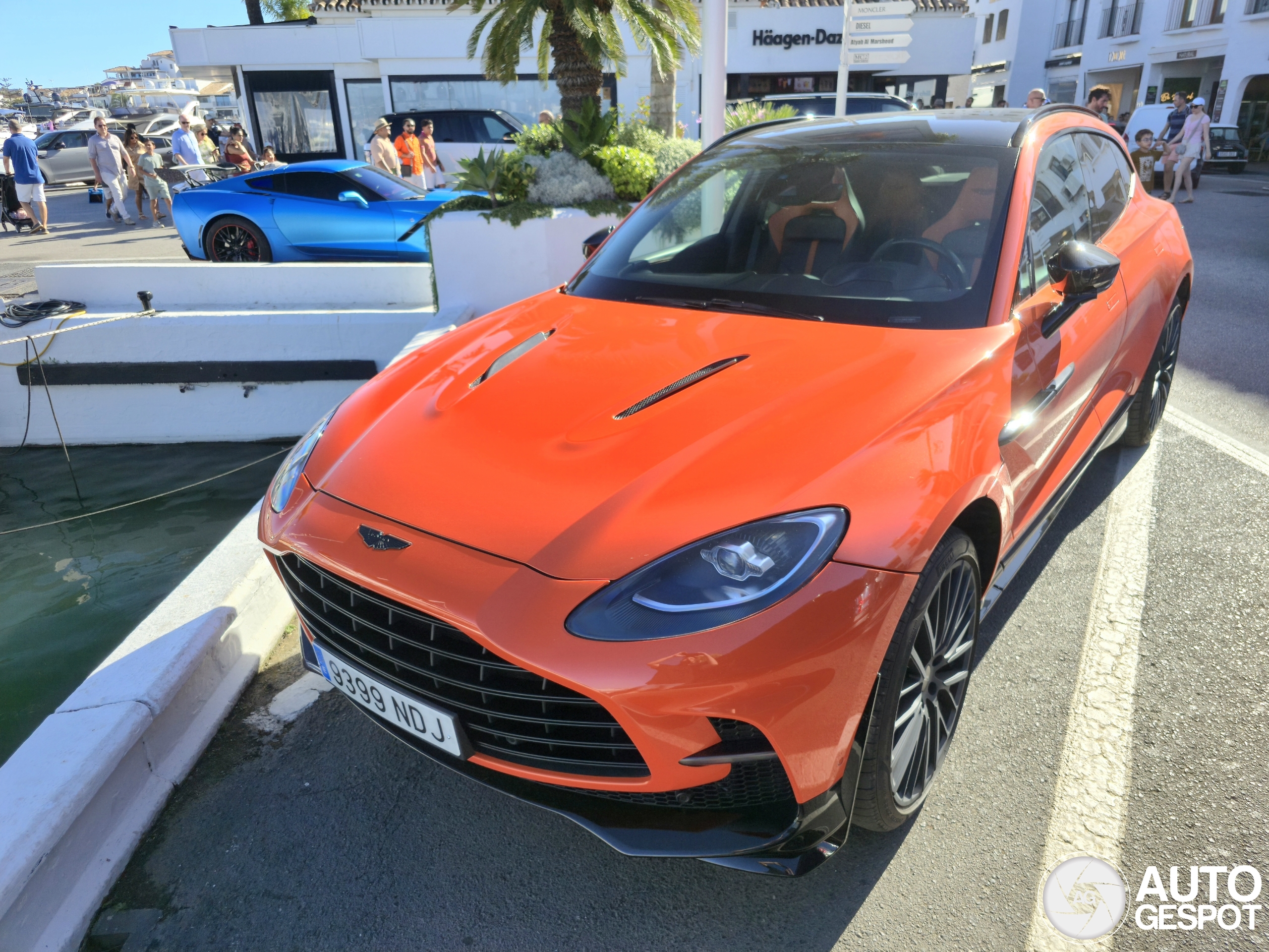 Aston Martin DBX707