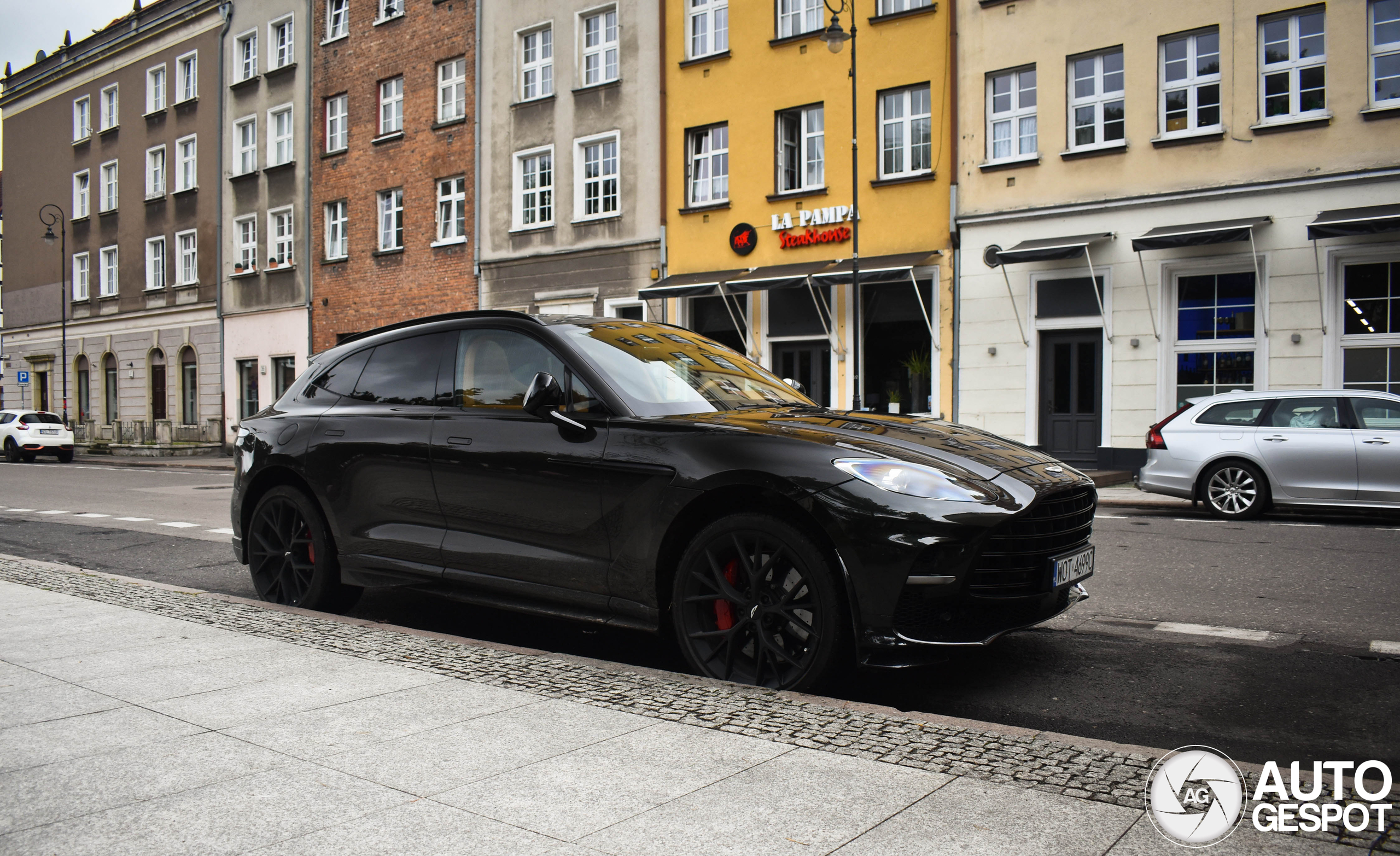 Aston Martin DBX707