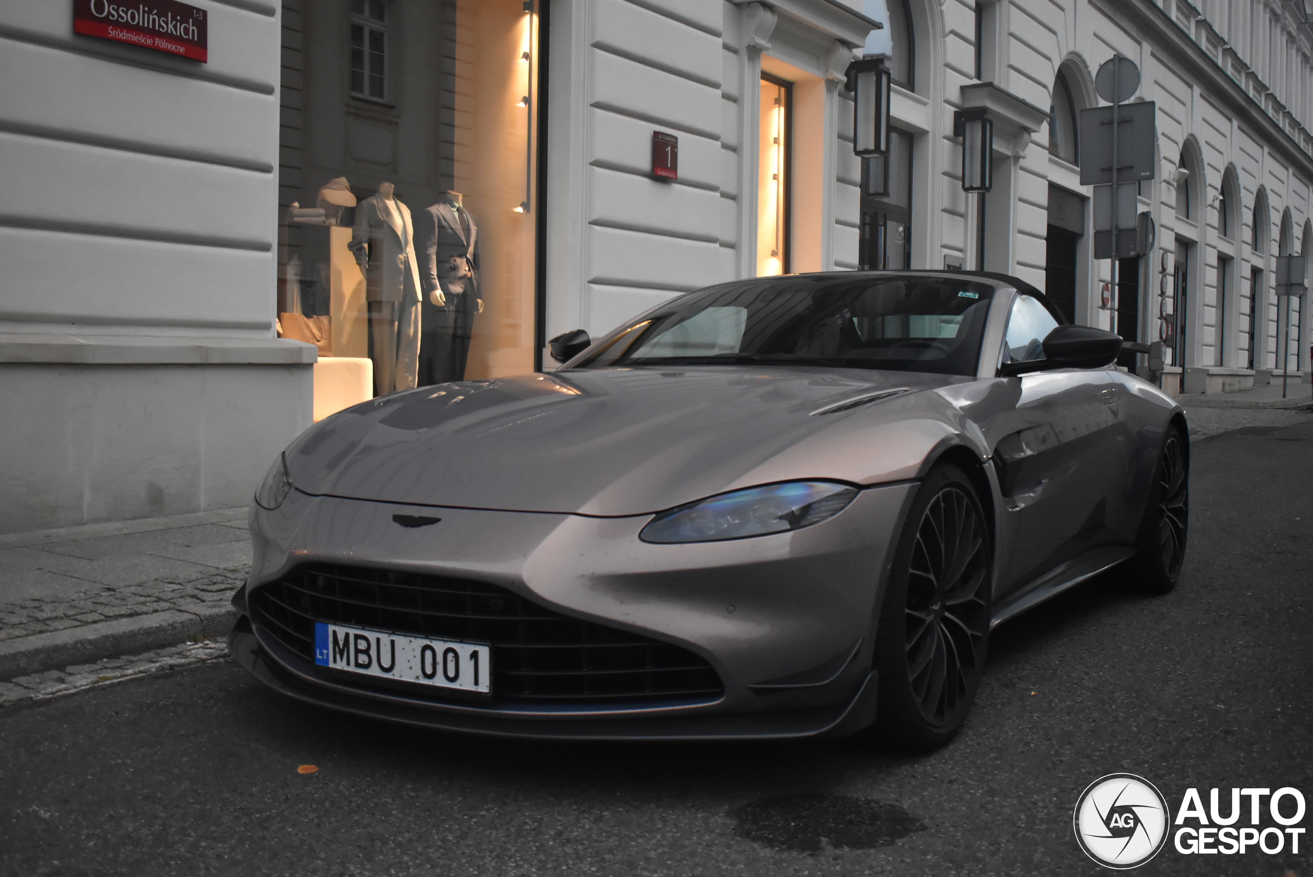 Aston Martin V8 Vantage Formula 1 Edition Roadster