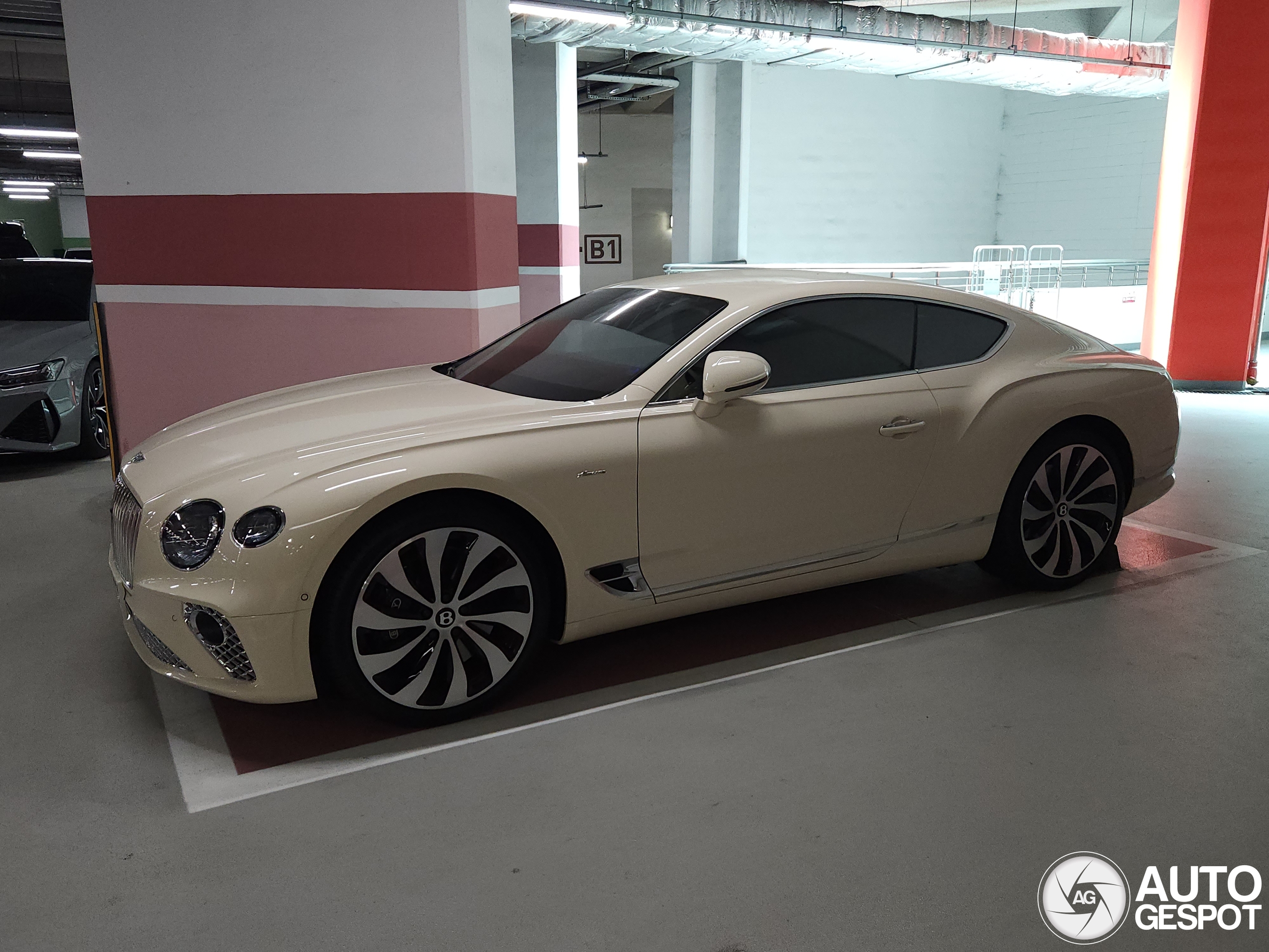 Bentley Continental GT V8 Azure 2024