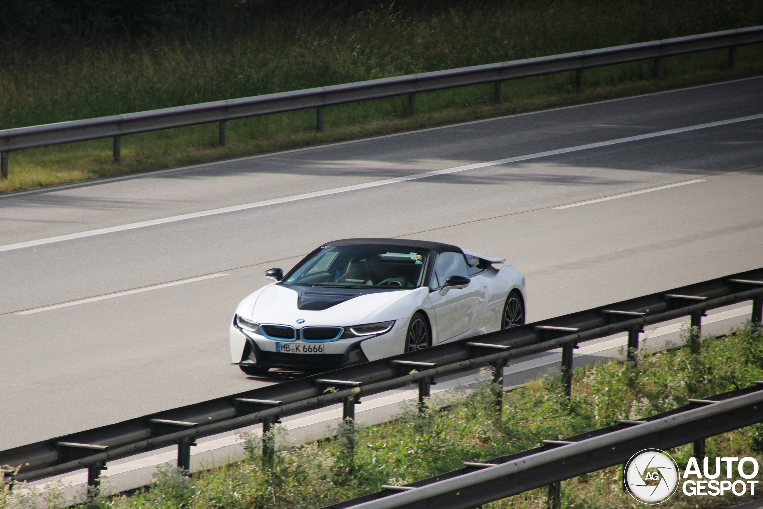 BMW i8 Roadster