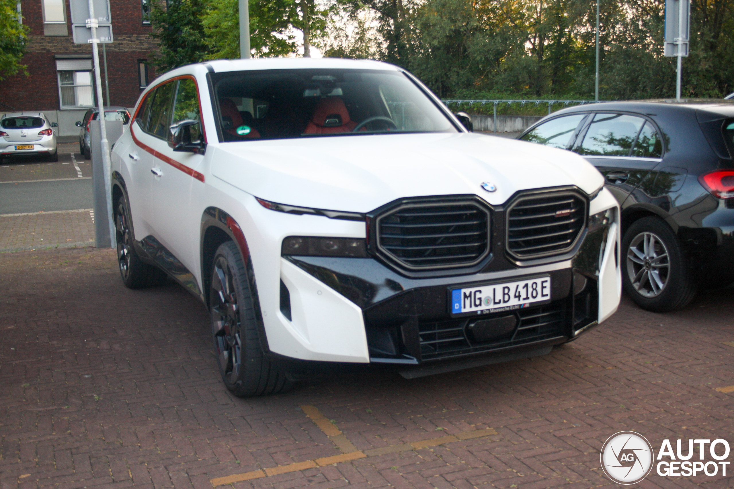 BMW XM G09 Label Red