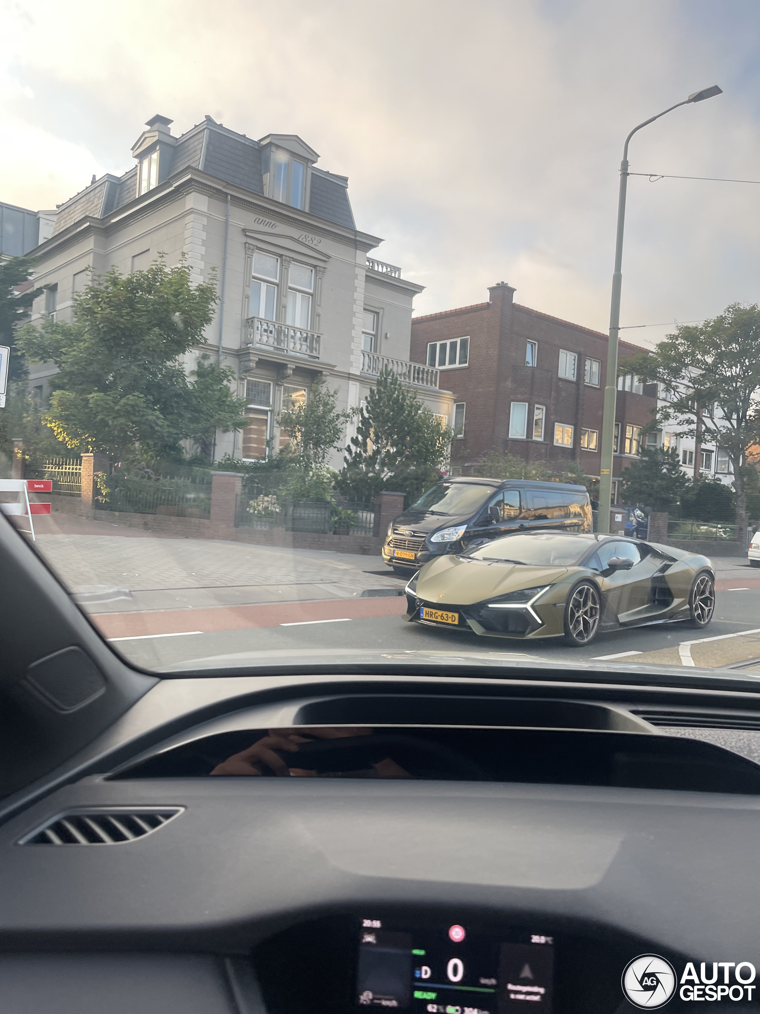 Lamborghini Revuelto