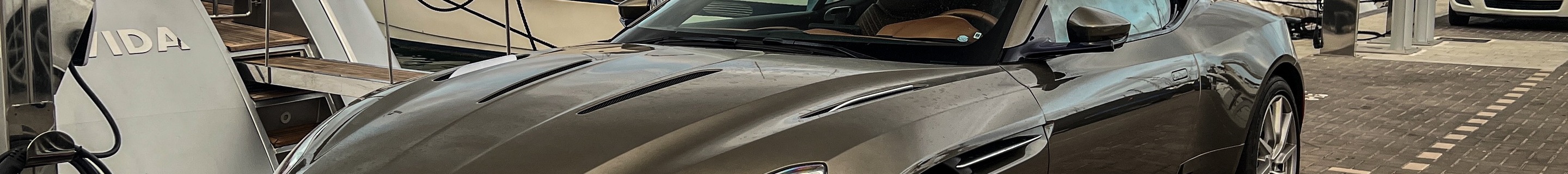Aston Martin DB11