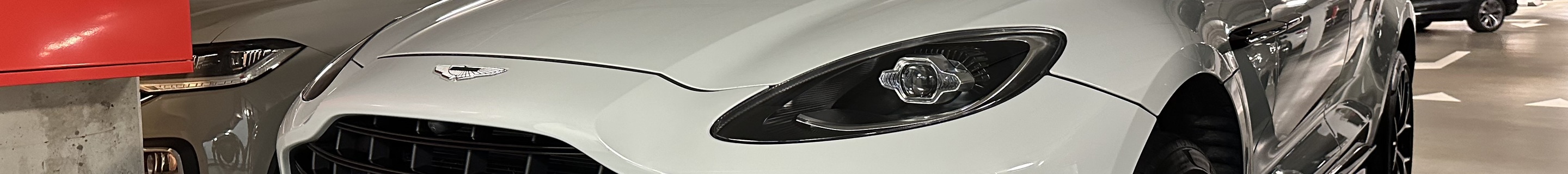 Aston Martin DBX707