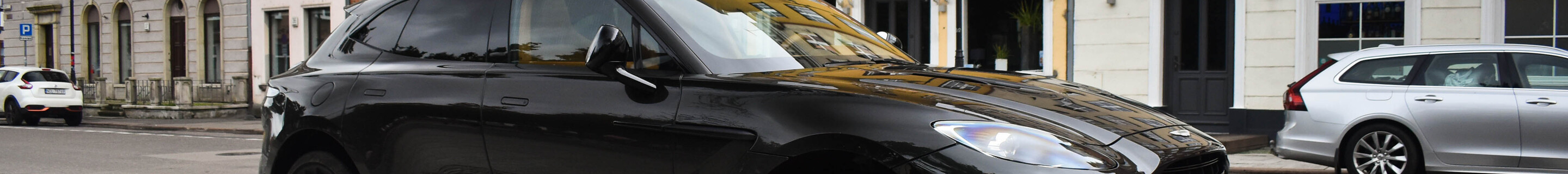 Aston Martin DBX707