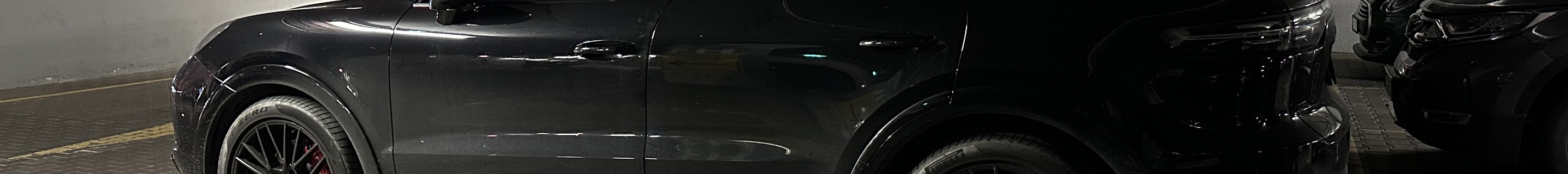 Porsche 9YA Cayenne GTS