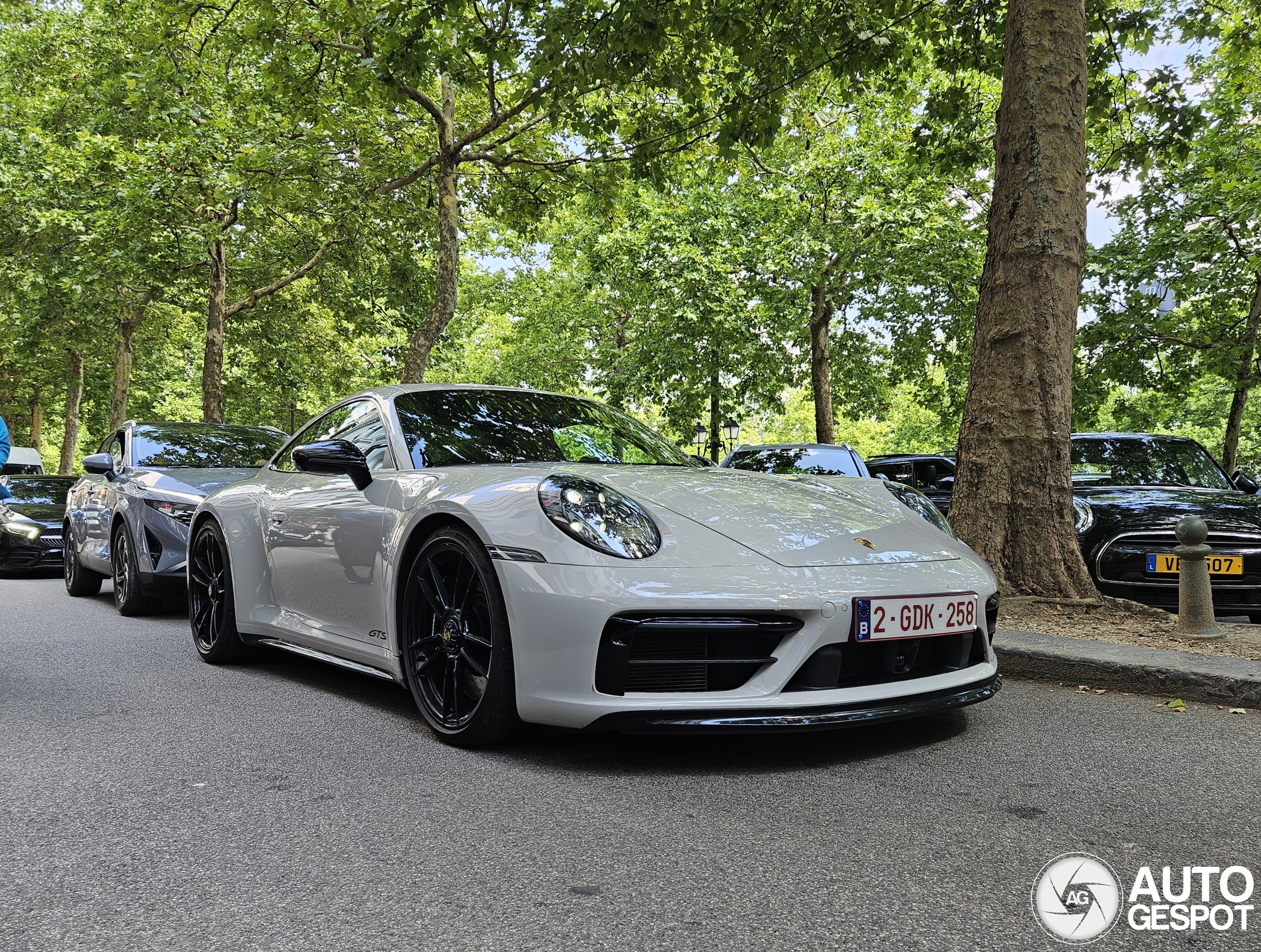 Porsche 992 Carrera 4 GTS