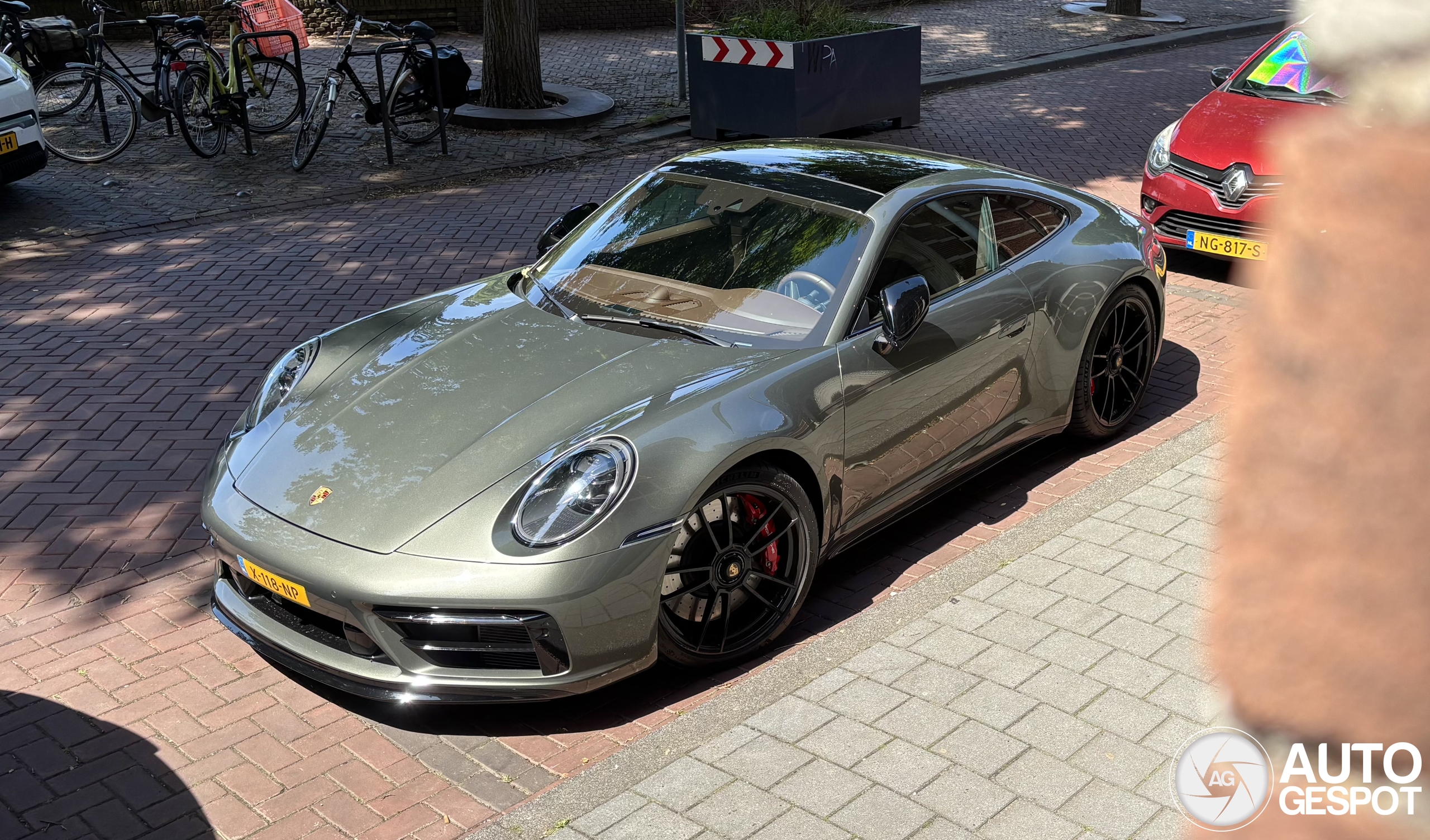 Porsche 992 Carrera 4 GTS