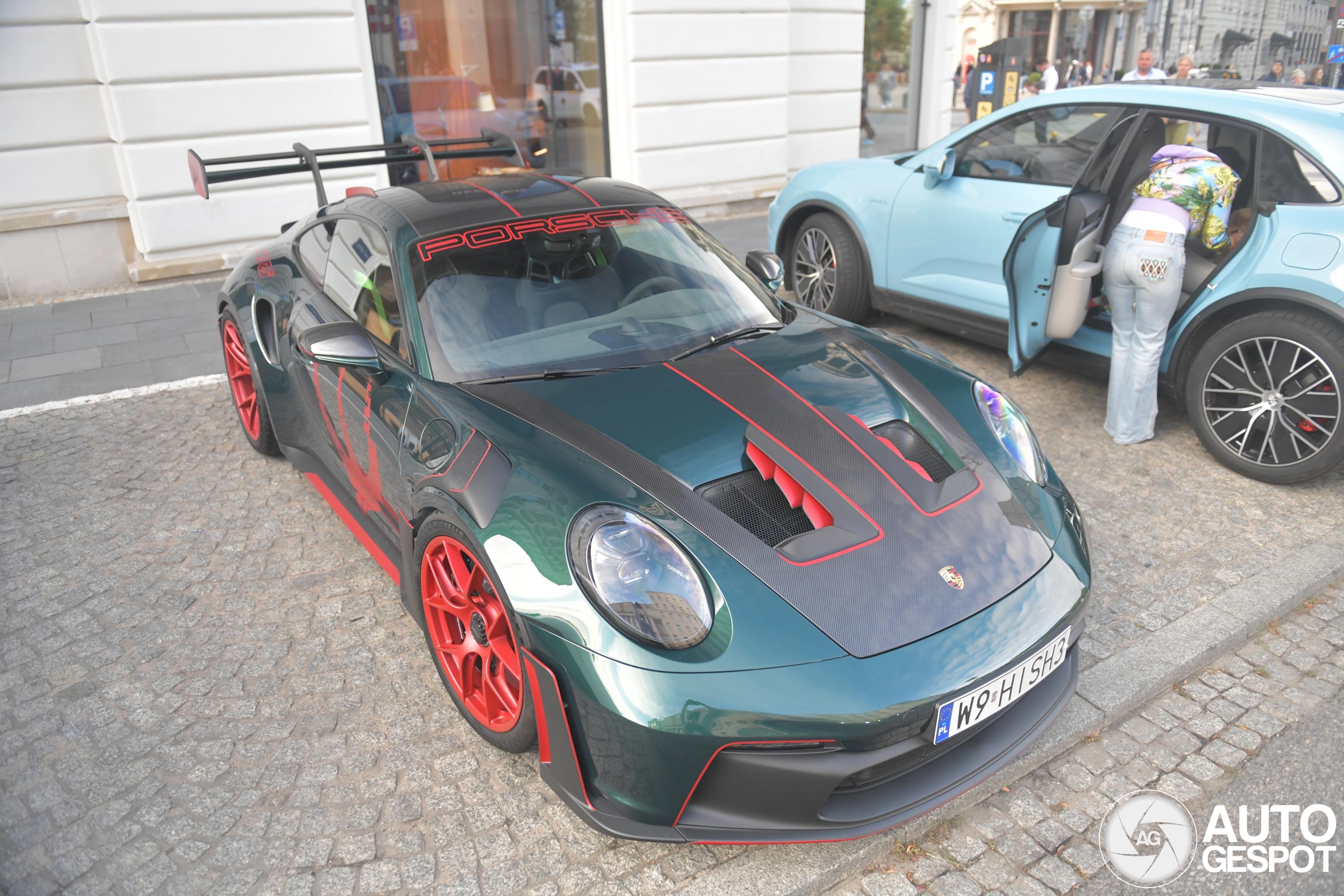 Porsche 992 GT3 RS Weissach Package