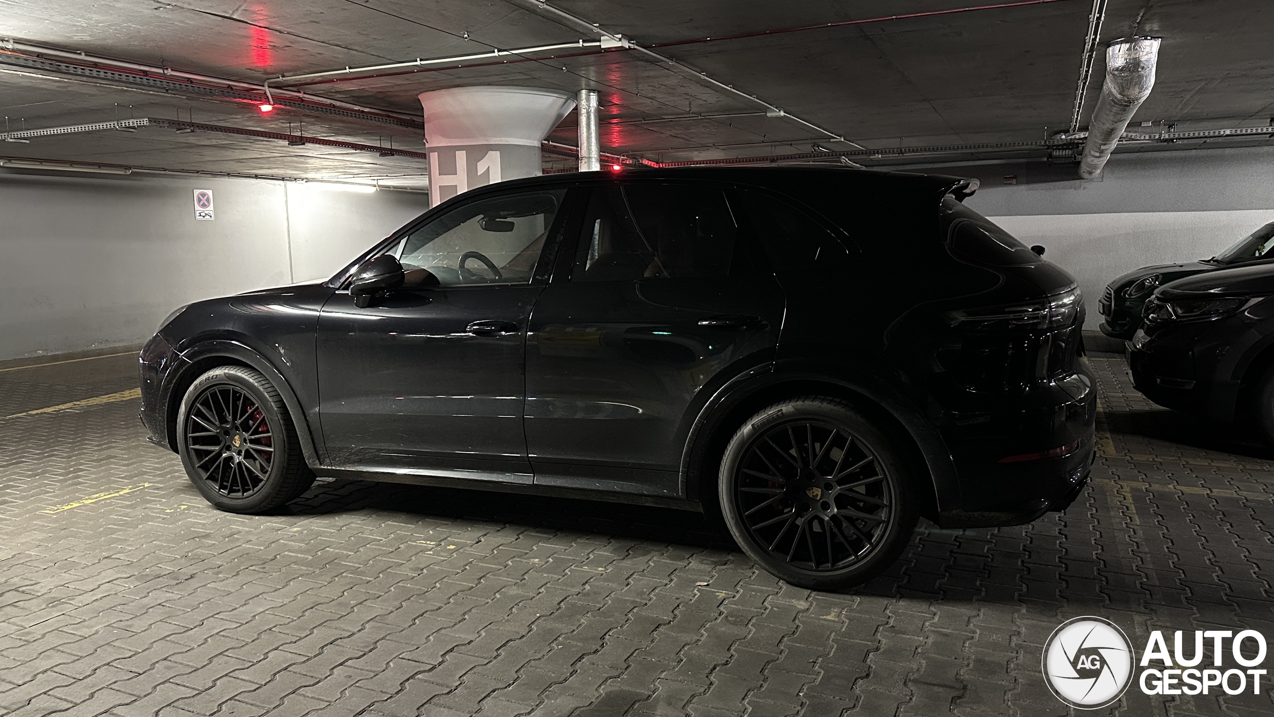 Porsche 9YA Cayenne GTS