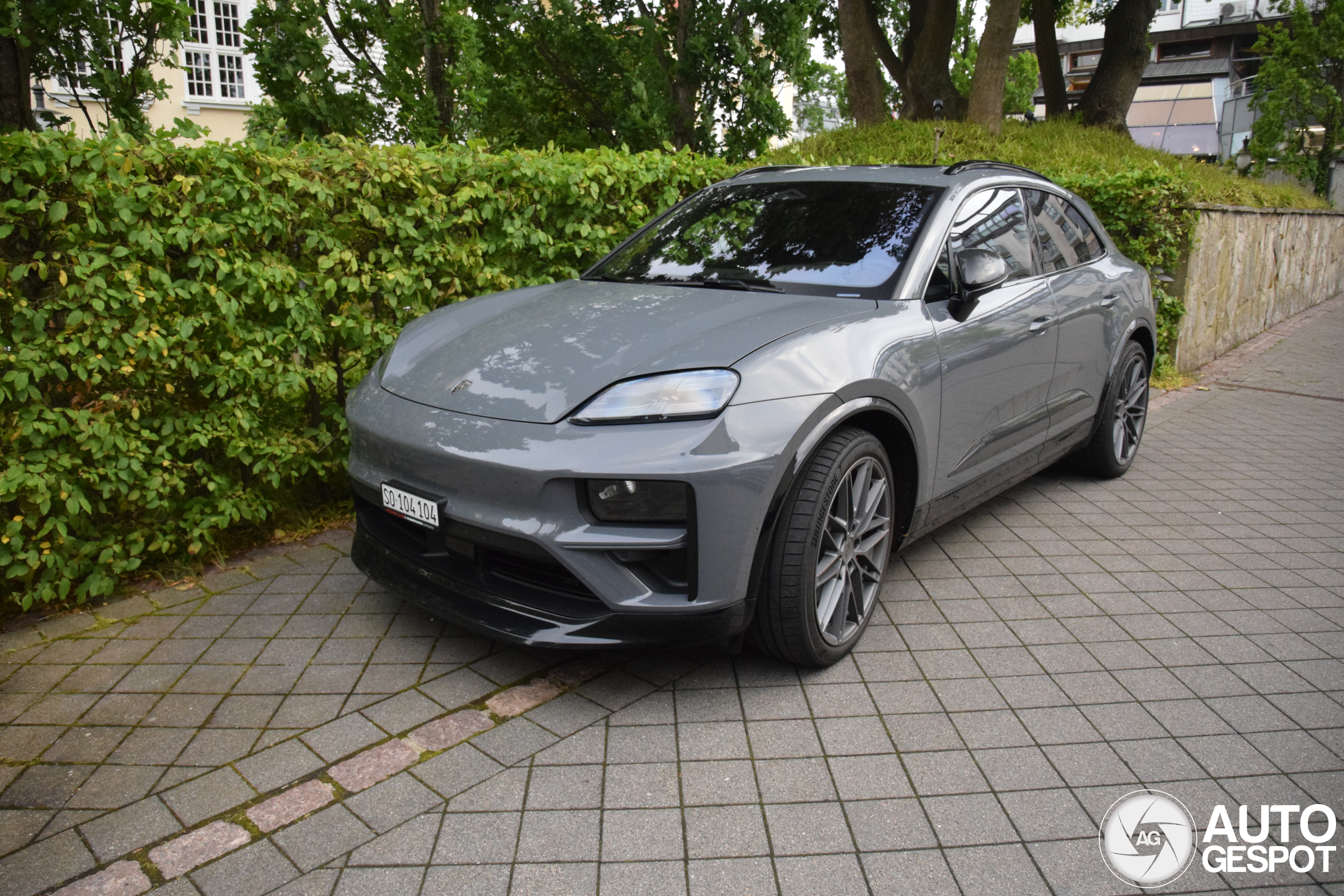 Porsche Macan EV Turbo