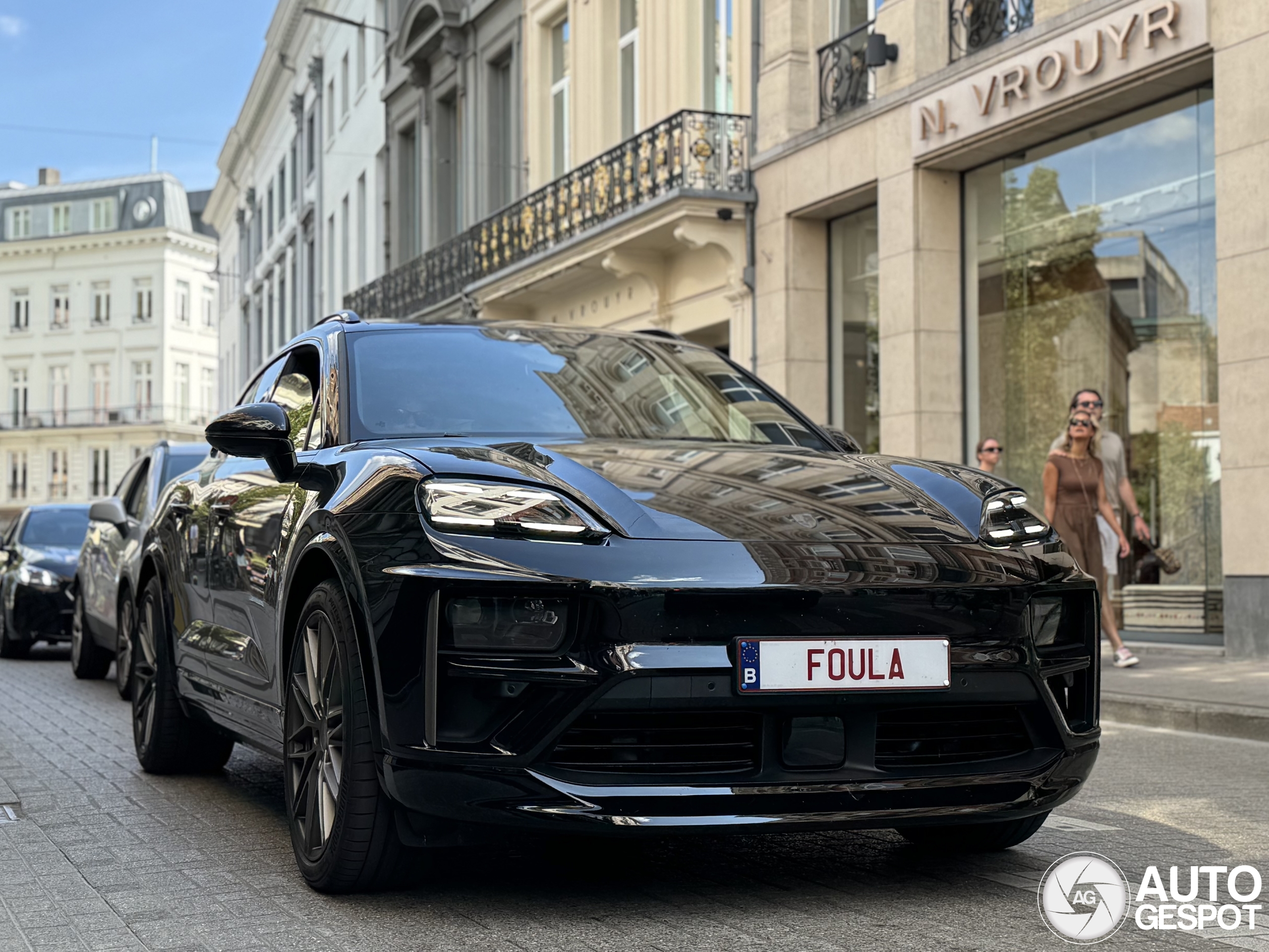 Porsche Macan EV Turbo