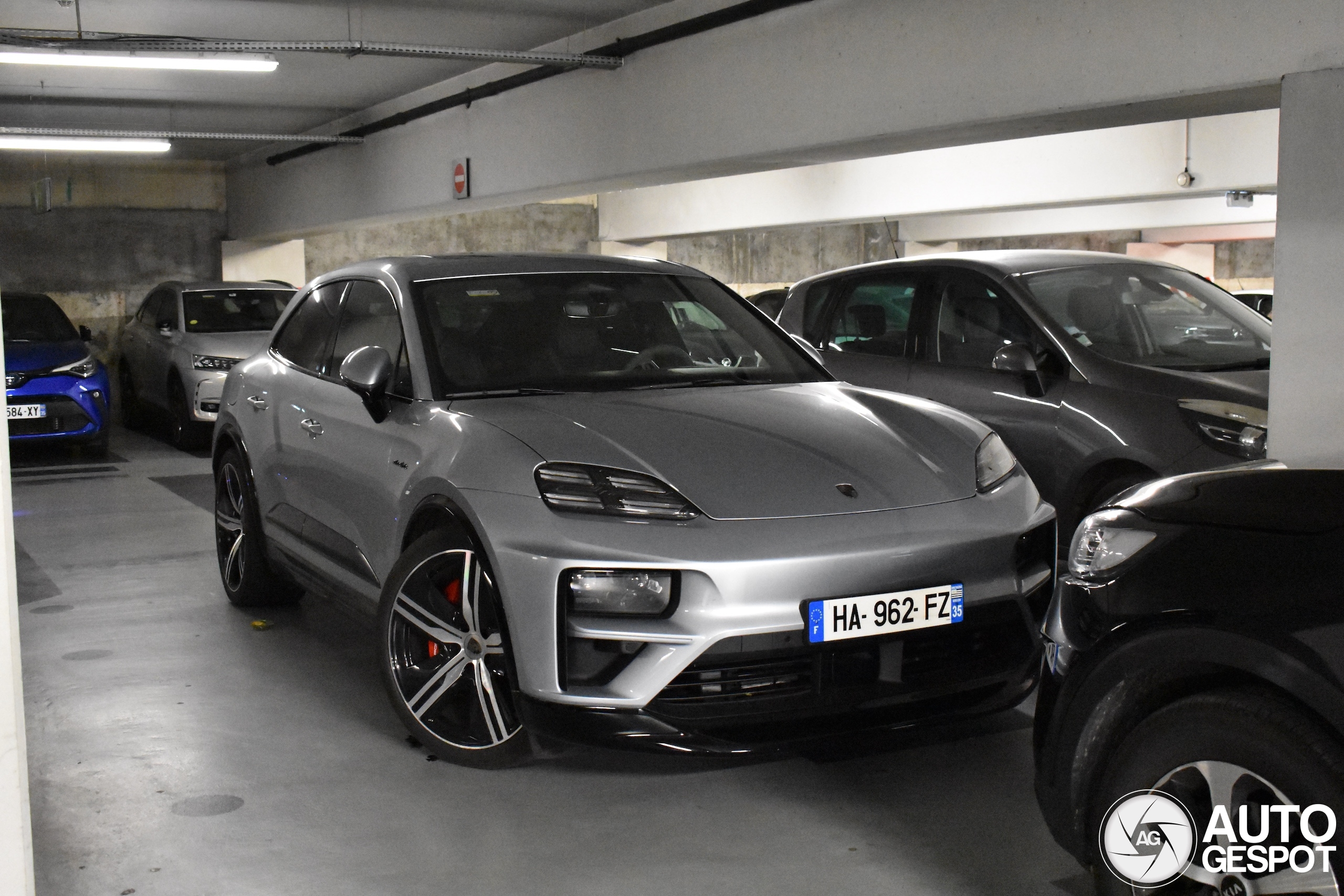 Porsche Macan EV Turbo