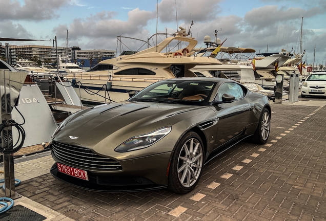 Aston Martin DB11