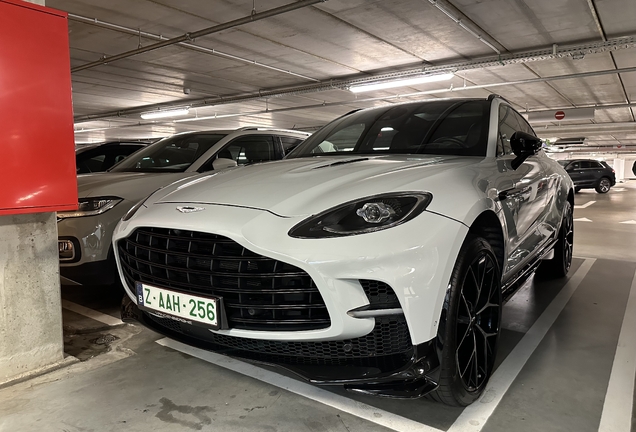 Aston Martin DBX707