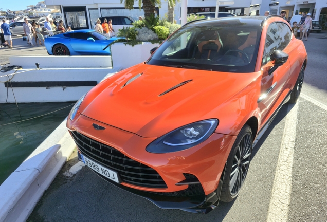 Aston Martin DBX707