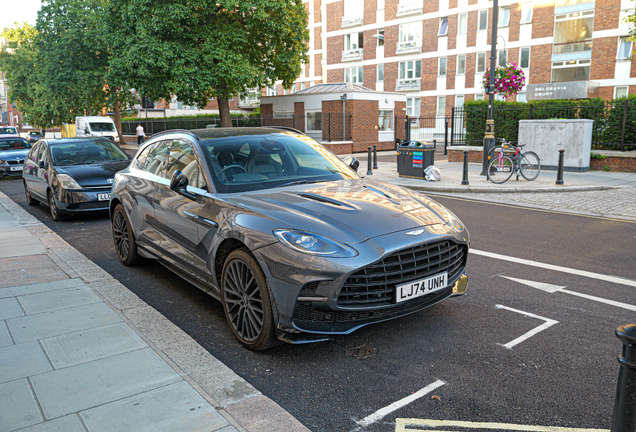 Aston Martin DBX707