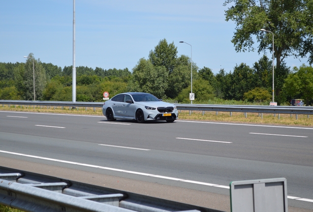 BMW M5 G90