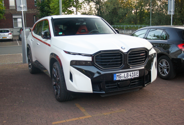 BMW XM G09 Label Red