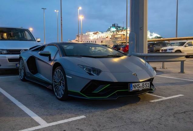 Lamborghini Aventador LP780-4 Ultimae Roadster