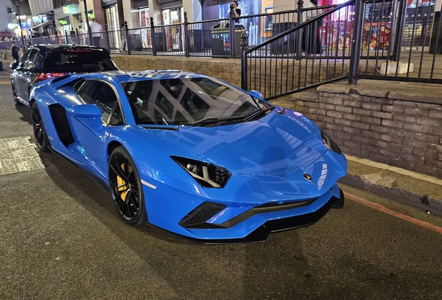Lamborghini Aventador S LP740-4