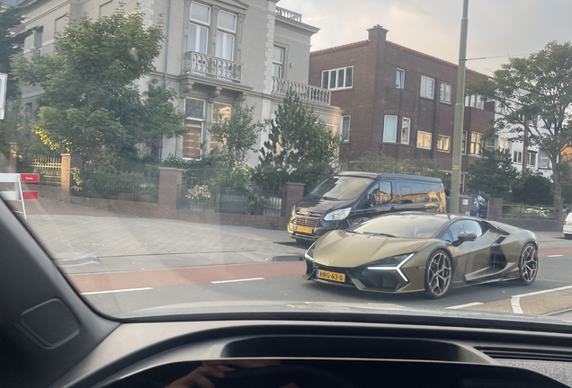 Lamborghini Revuelto