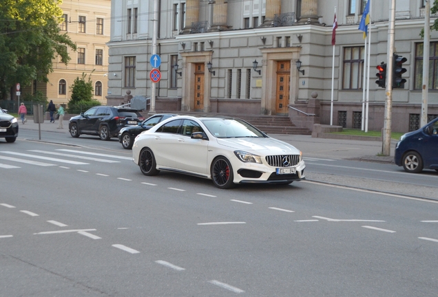 Mercedes-Benz CLA 45 AMG C117