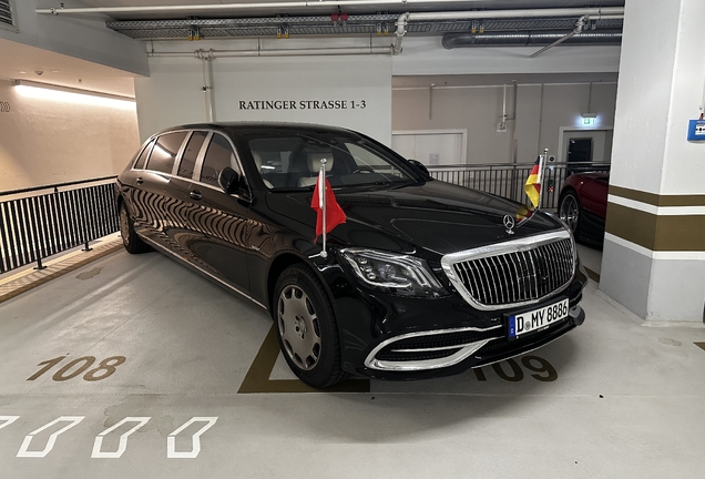 Mercedes-Maybach S 650 Pullman VV222
