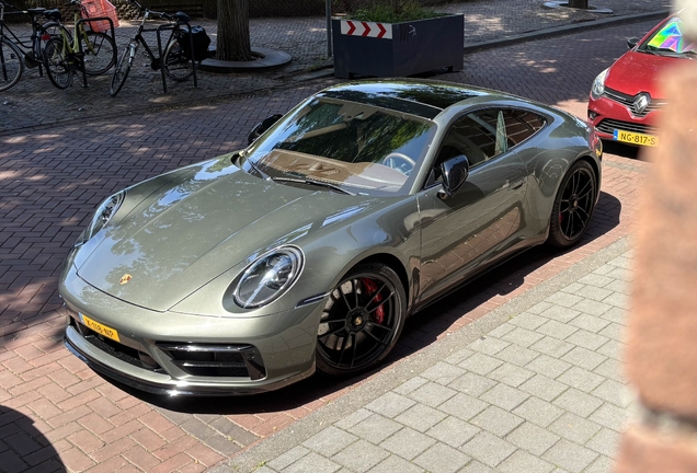 Porsche 992 Carrera 4 GTS