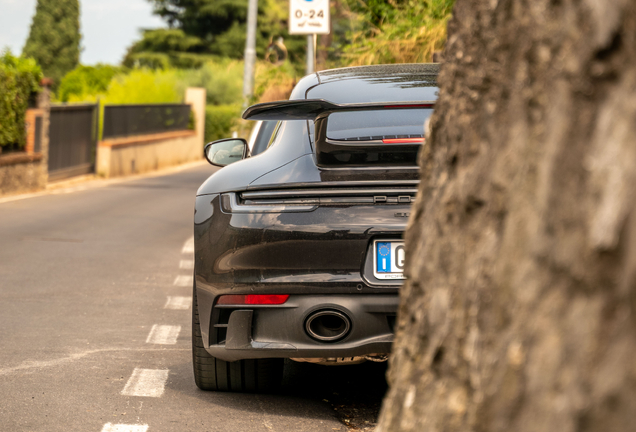 Porsche 992 Carrera 4 GTS
