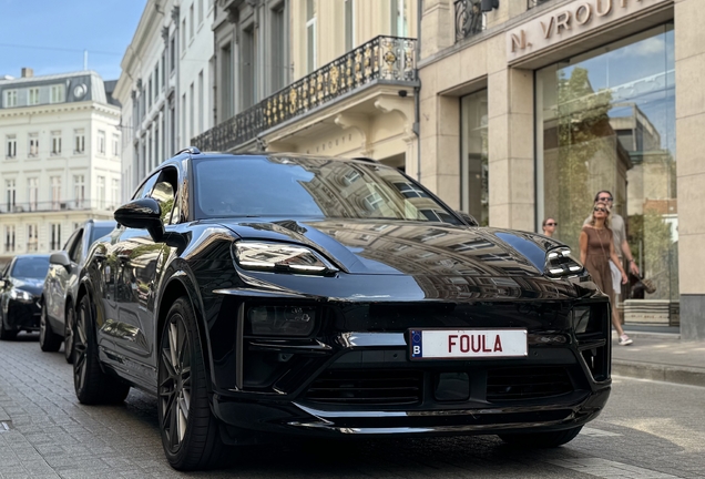 Porsche Macan EV Turbo