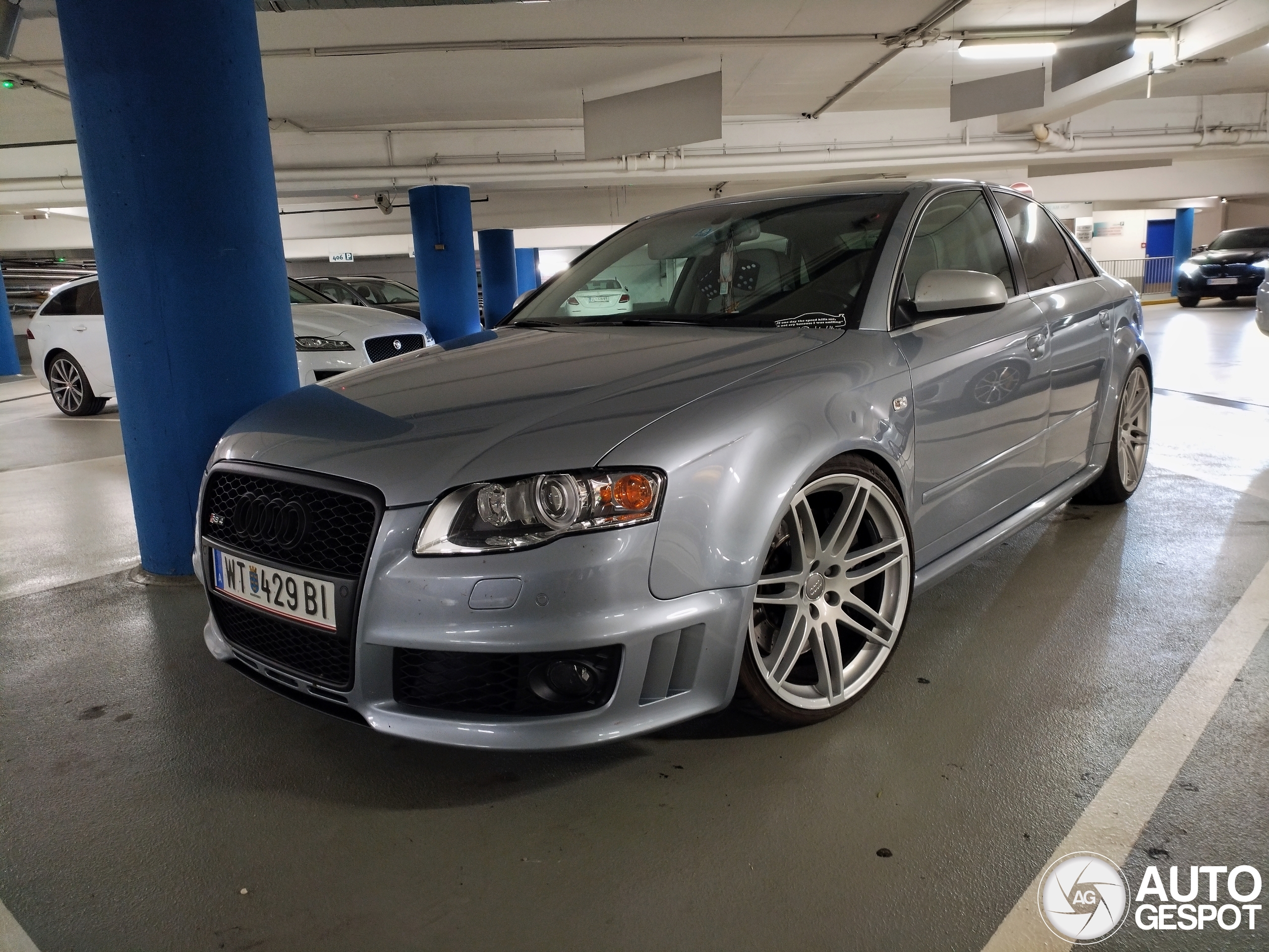 Audi RS4 Sedan