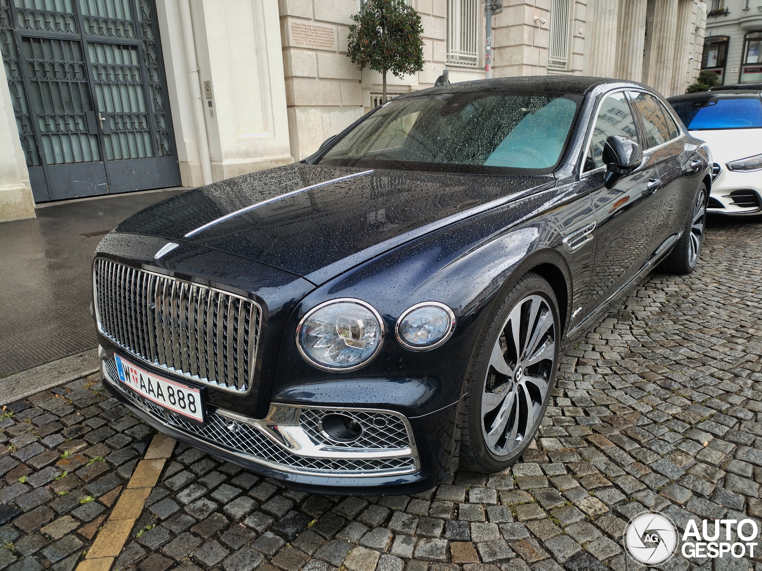Bentley Flying Spur Hybrid Azure