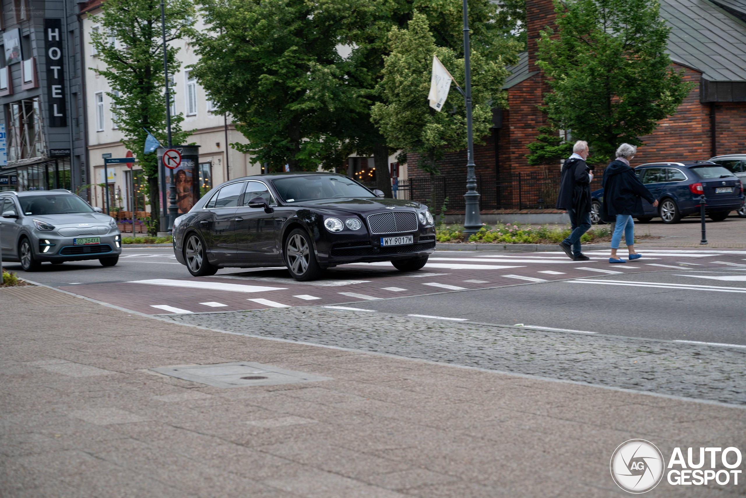 Bentley Flying Spur V8
