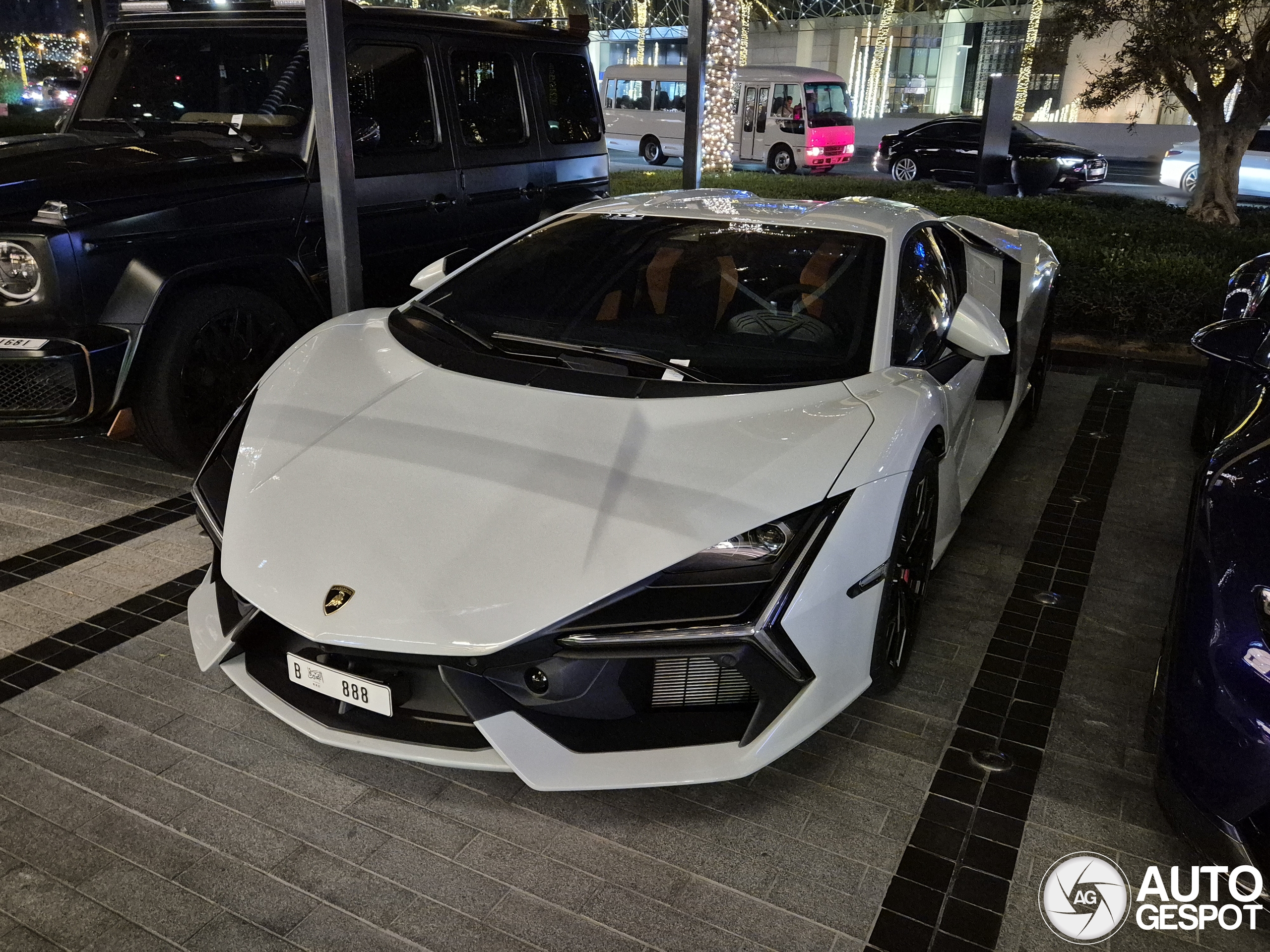 Lamborghini Revuelto