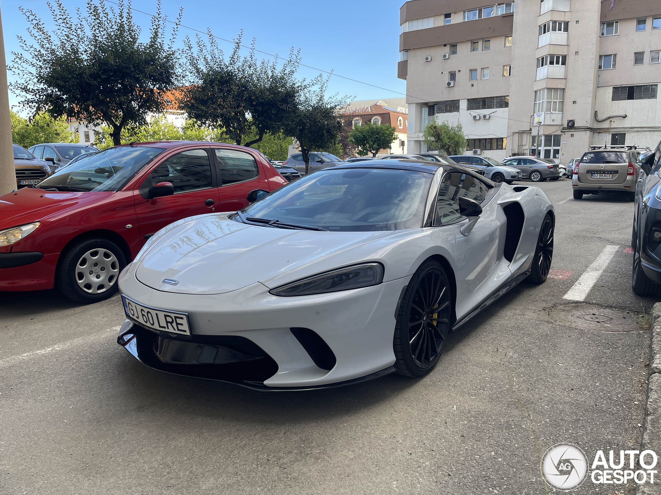McLaren GT