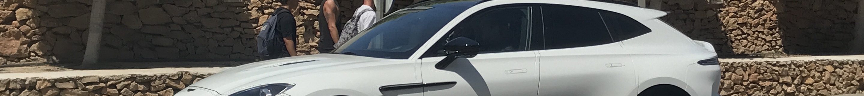 Aston Martin DBX707