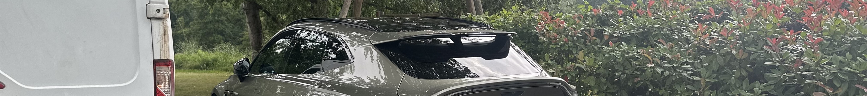 Aston Martin DBX707