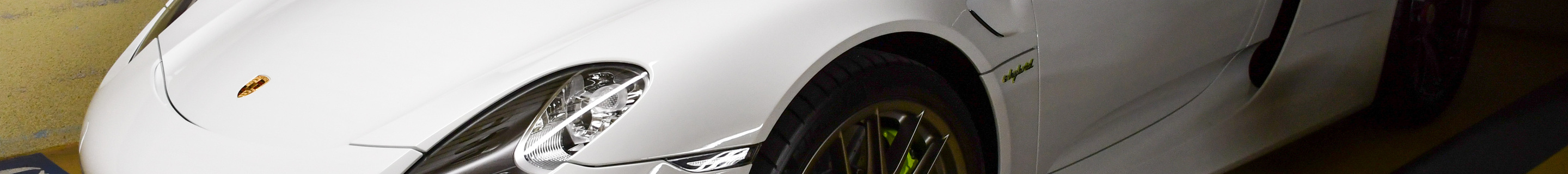 Porsche 918 Spyder Weissach Package